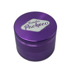 Grinder de 4 piezas marca Familia Pacheco