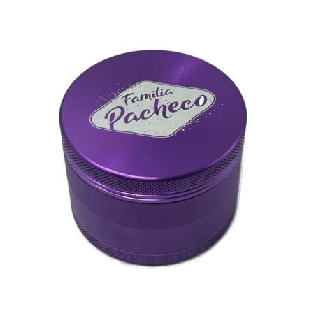 Grinder de 4 piezas marca Familia Pacheco